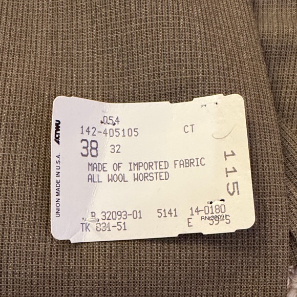 Elegant Men's Brown Suit - Picture 9 of 12